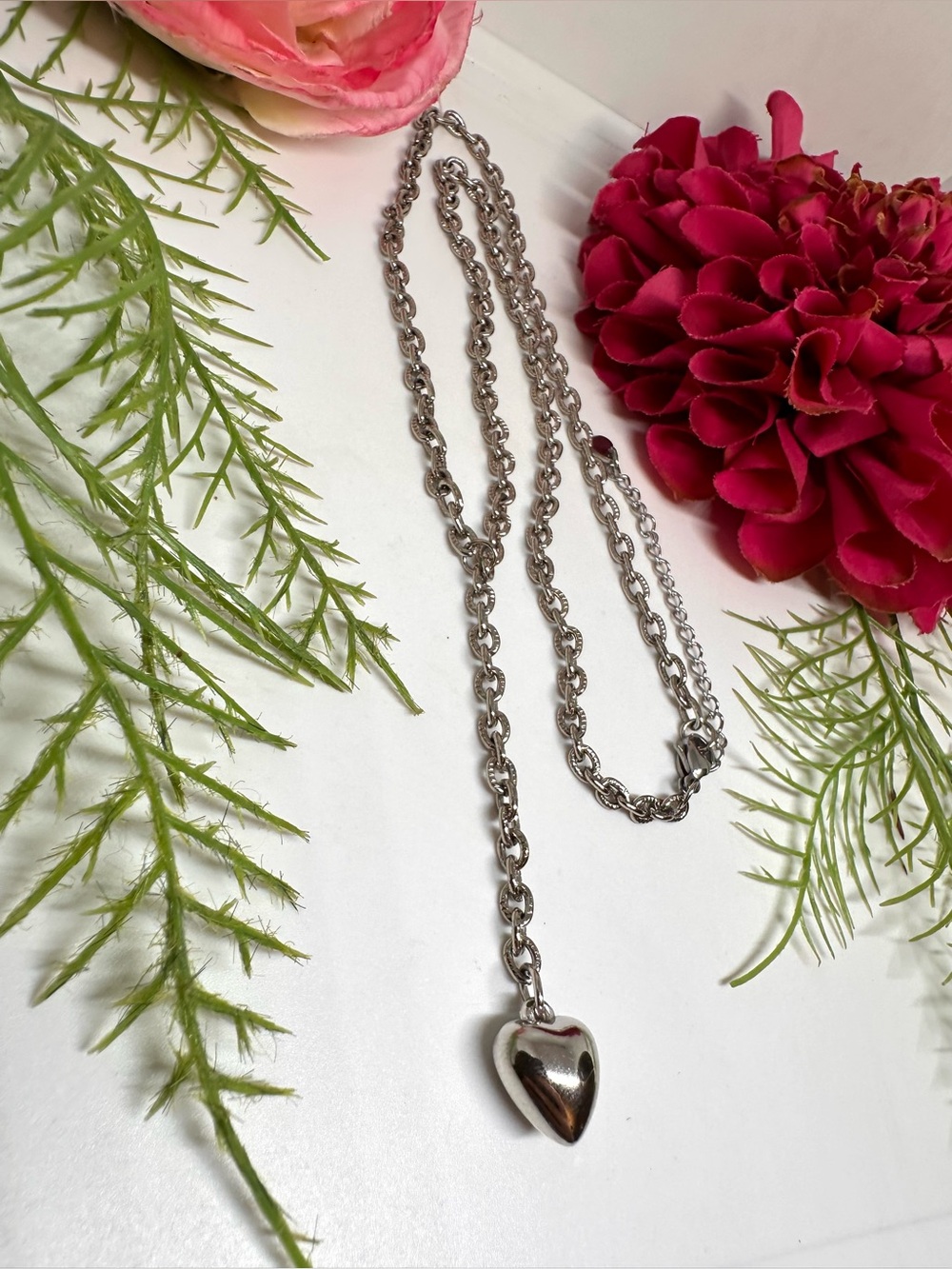 NEW ⚜️ Puffed Heart Lariat Chain Necklace - Picture 3 of 7